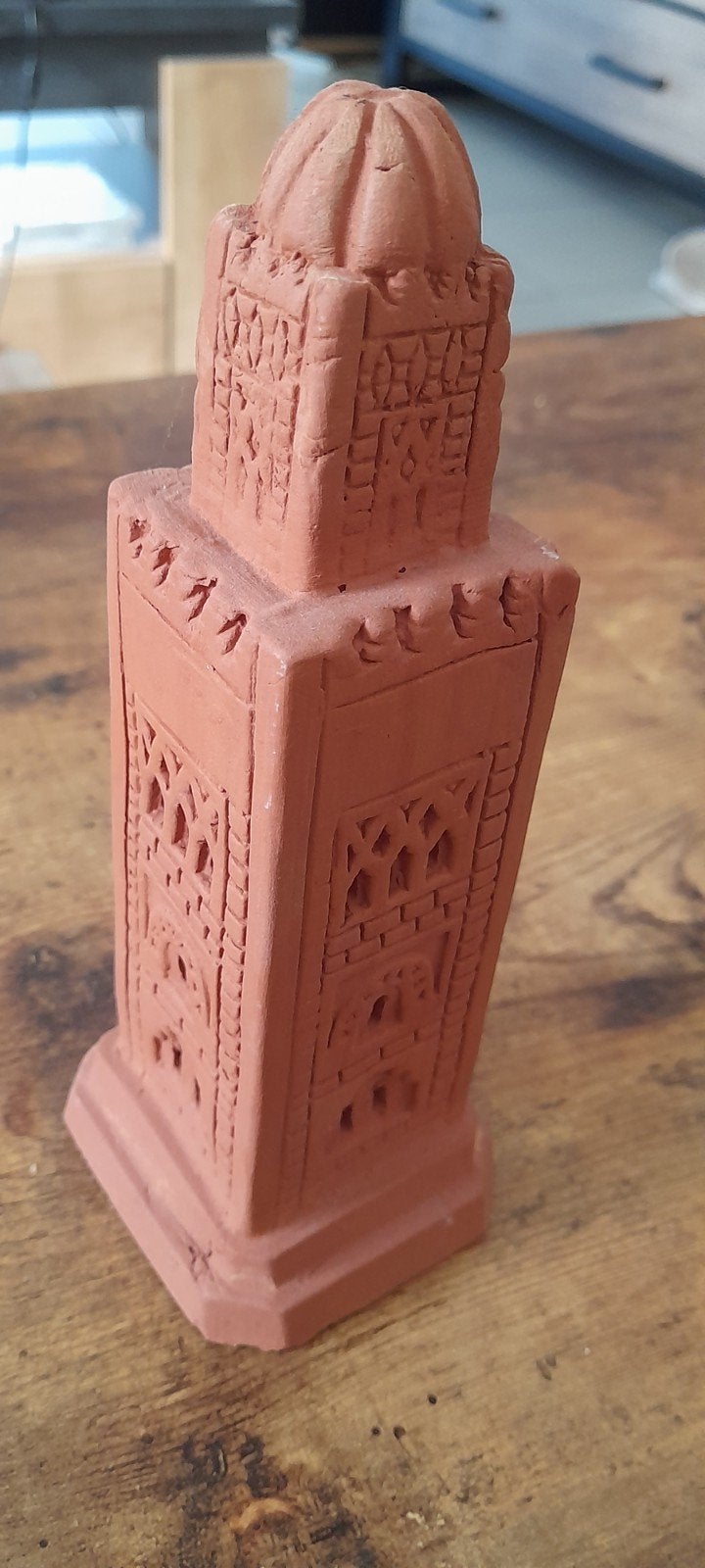 Déco de Marrakech minaret en terre cuite 
19 cm de haut, Antiquités & Art, Enlèvement ou Envoi