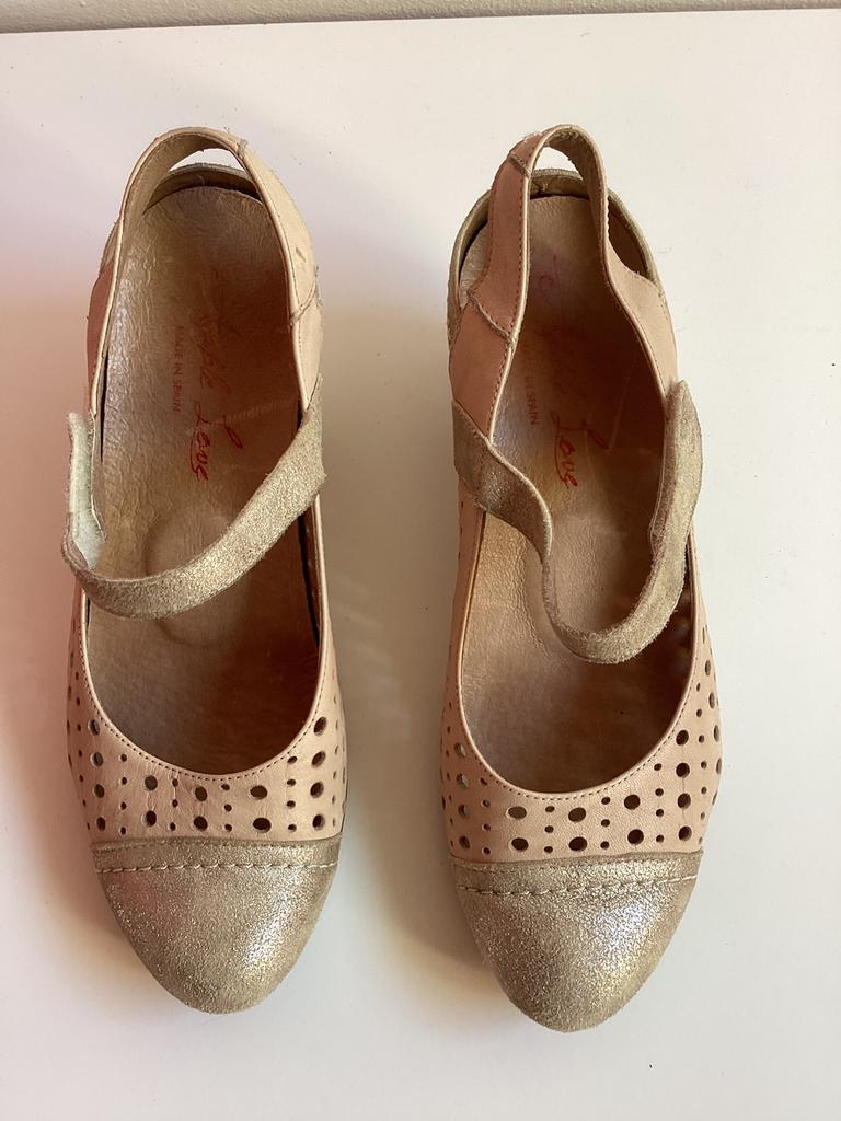 Schoenen Apple Love  36, Kleding | Dames, Schoenen met lage hakken, Beige, Ophalen of Verzenden, Gedragen