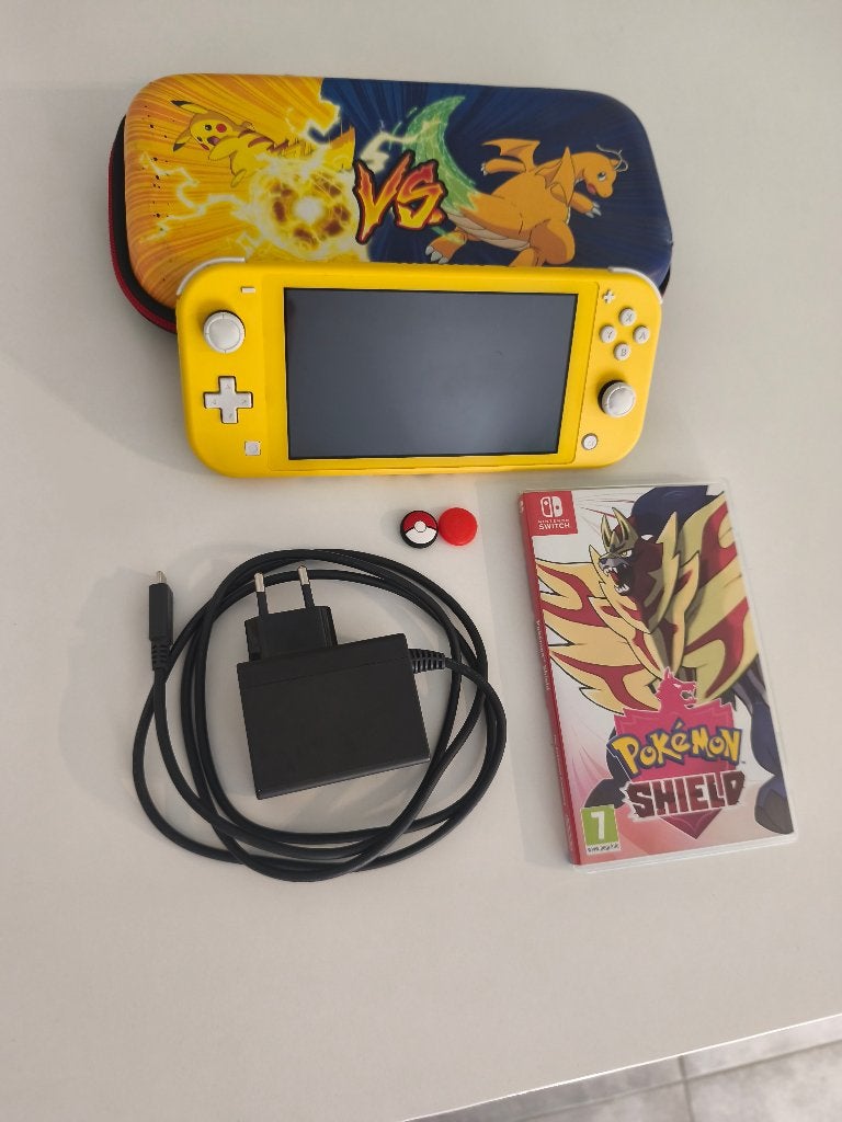 Nintendo Switch Lite + Pokemon Shield + extra, Ophalen of Verzenden, Geel, Gebruikt, Met beschermhoes of tas