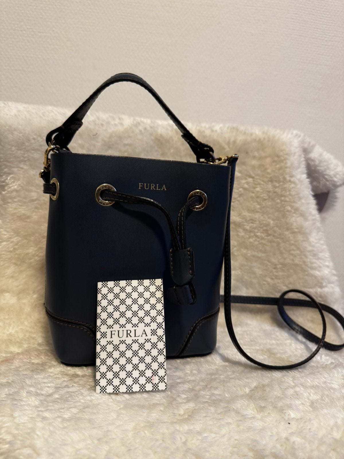 Furla Bucket Bag Blue, Bijoux, Sacs & Beauté, Sacs | Sacs Femme, Enlèvement ou Envoi, Neuf