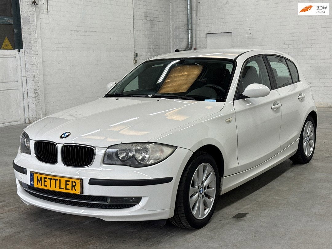 BMW 1-serie 116i Introduction | Airco | Schade, Autos, 139 g/km, Entreprise, Boîte manuelle, 5 portes
