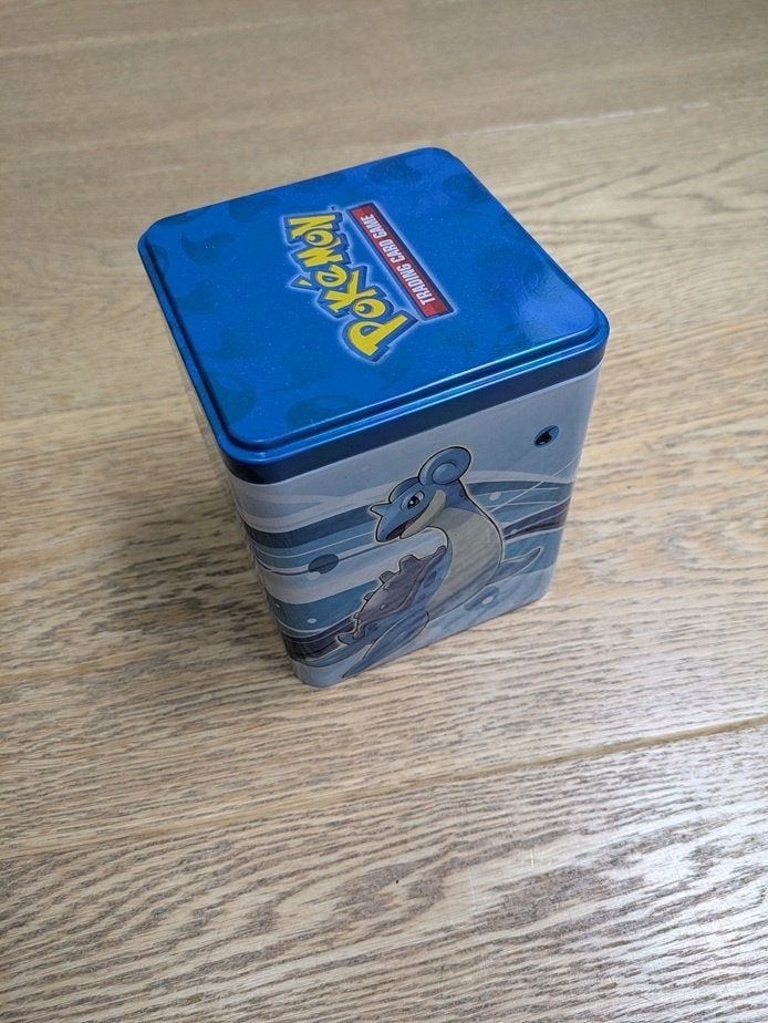 jeu - Pokémon grande boîte en metal, Hobby & Loisirs créatifs, Jeux de cartes à collectionner | Pokémon, Enlèvement, Comme neuf
