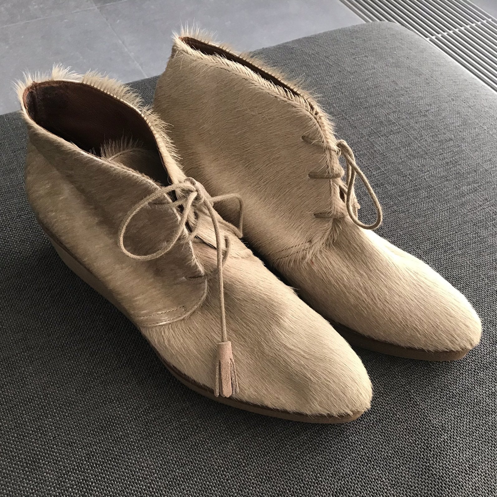 Enkellaarzen, Lara, maat 42 nieuwstaat, Kleding | Dames, Schoenen, Beige, Lage of Enkellaarzen, Nieuw, Ophalen of Verzenden