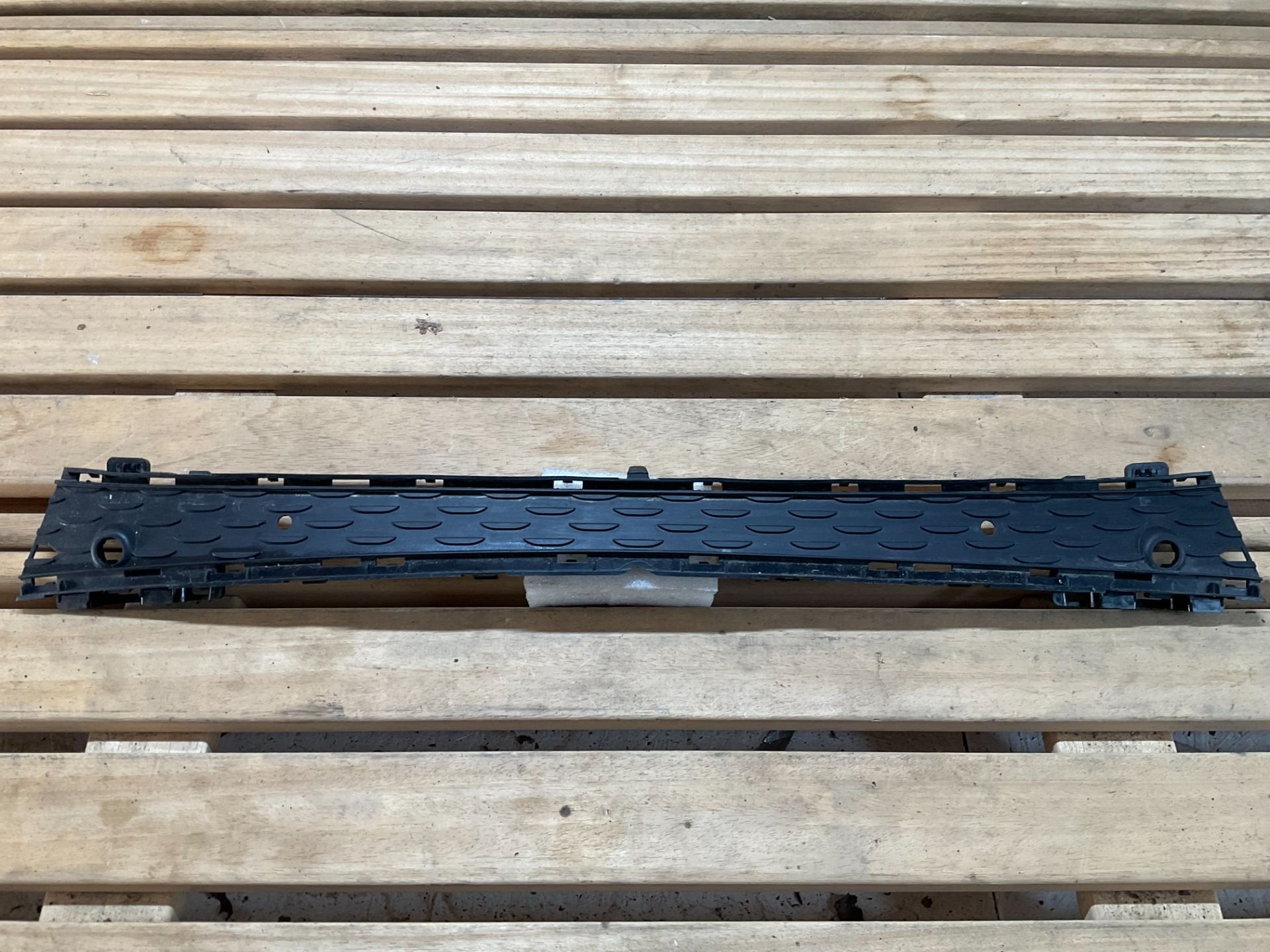 Bumper Grill lijst Mercedes GLE Klasse AMG A1678852610 B3-28, Auto-onderdelen, Gebruikt, Mercedes-Benz AG, Mercedes-Benz, Mercedesstrasse 120
70372  Stuttgart, DE
