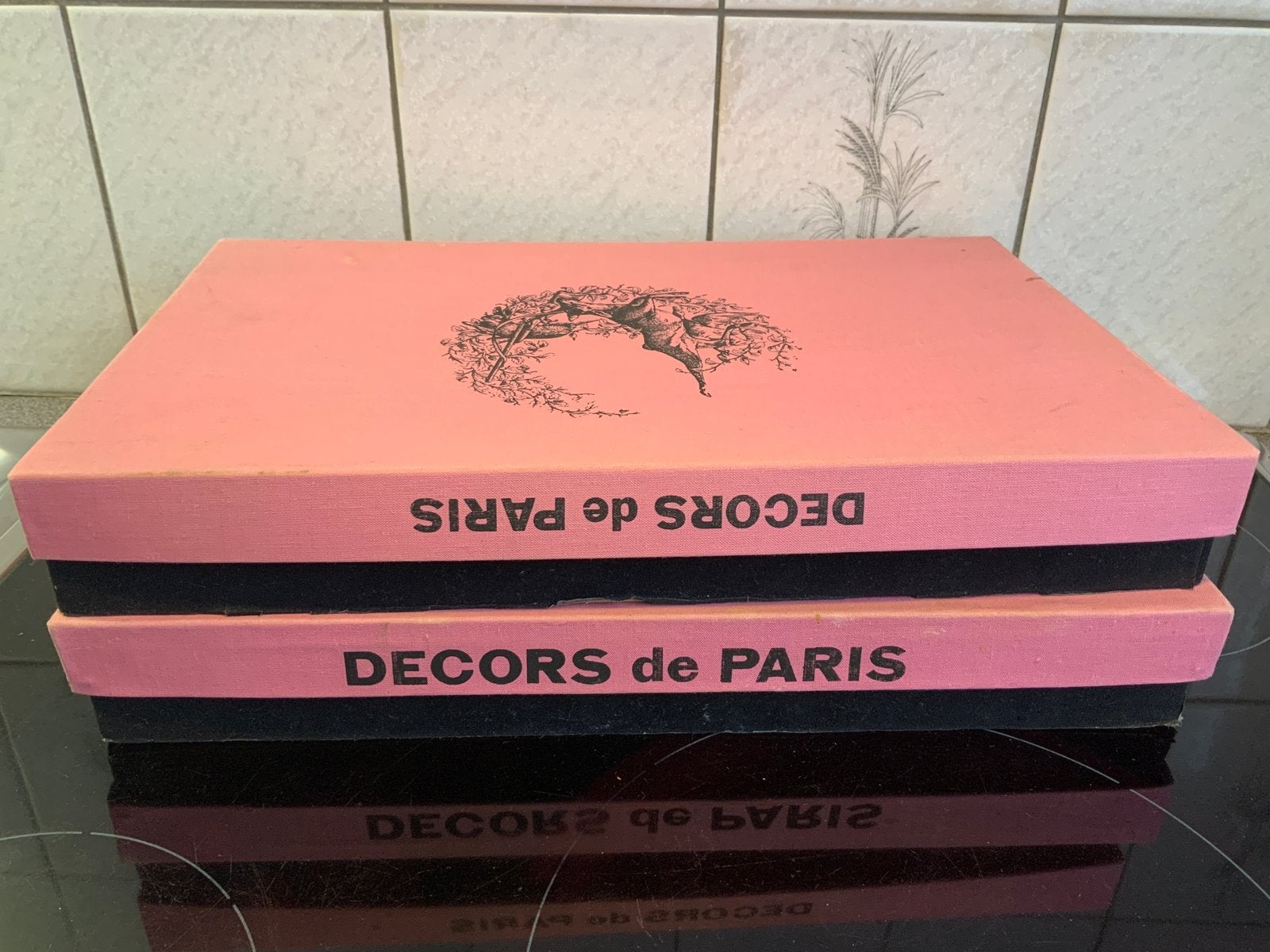12 plats à soufflé en porcelaine, marque française Aplico, Vintage, Comme neuf, Enlèvement, Autres types