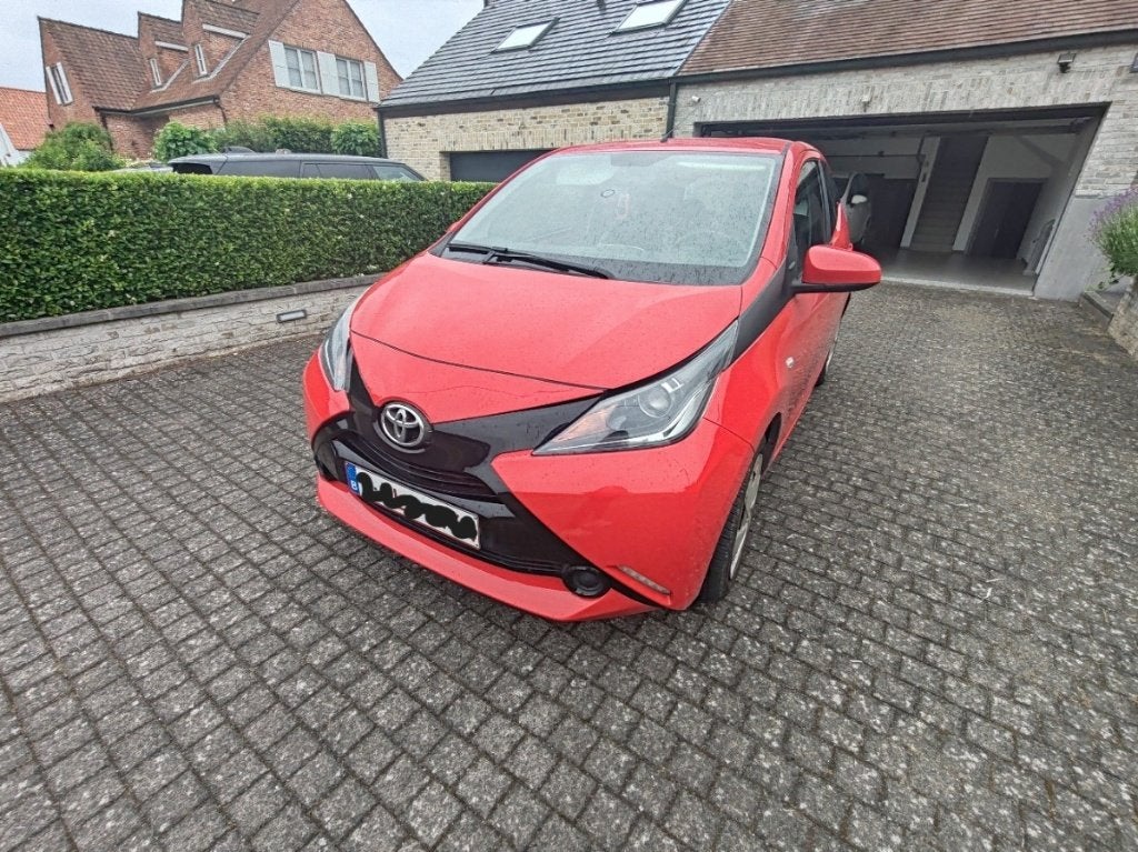 Toyota Aygo 1.0 Automatic — 2017 — Bien entretenue, min CO₂, Autos, Toyota, Rouge, Achat, 998 cm³, Euro 6