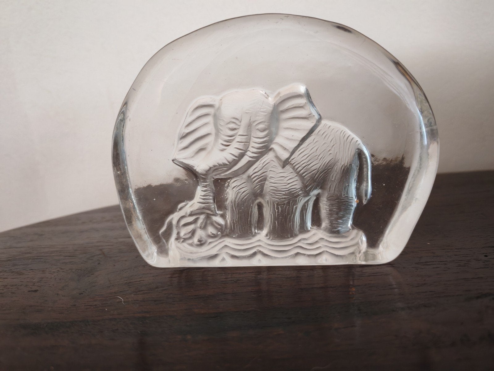 Glazen presse-papier met relief gravure van olifant, Antiek en Kunst, Ophalen