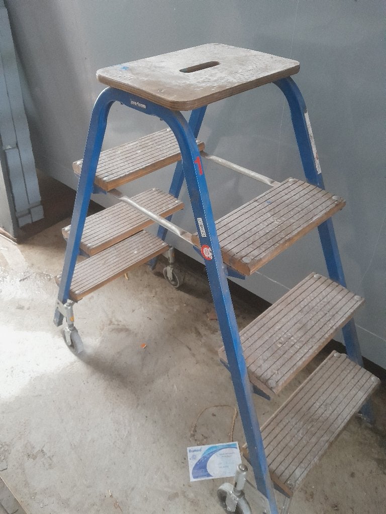 Verrijdbare mobiele dubbele magazijntrap, goede staat, Bricolage & Construction, Échelles & Escaliers, Enlèvement, Utilisé, Échelle