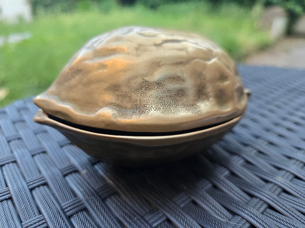 Walnoot, decoratieve koperen notenkraker, Ophalen