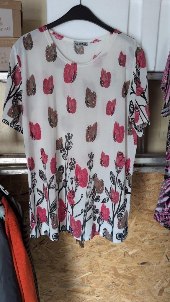 wit t-Shirt met vlinders- xl/xxxl - 5€, Kleding | Dames, Grote Maten, Ophalen of Verzenden, Zo goed als nieuw, Wit, Blouse of Tuniek