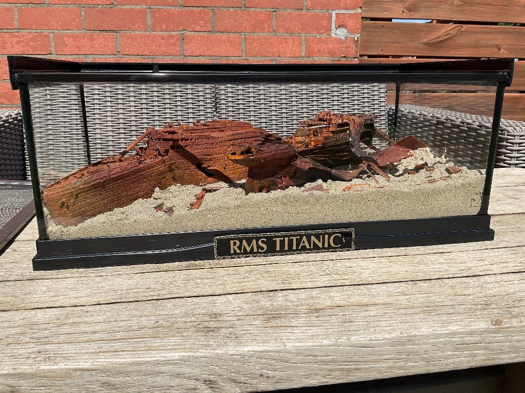 Titanic wrak zeebodem diorama in terrarium., Collections, Enlèvement