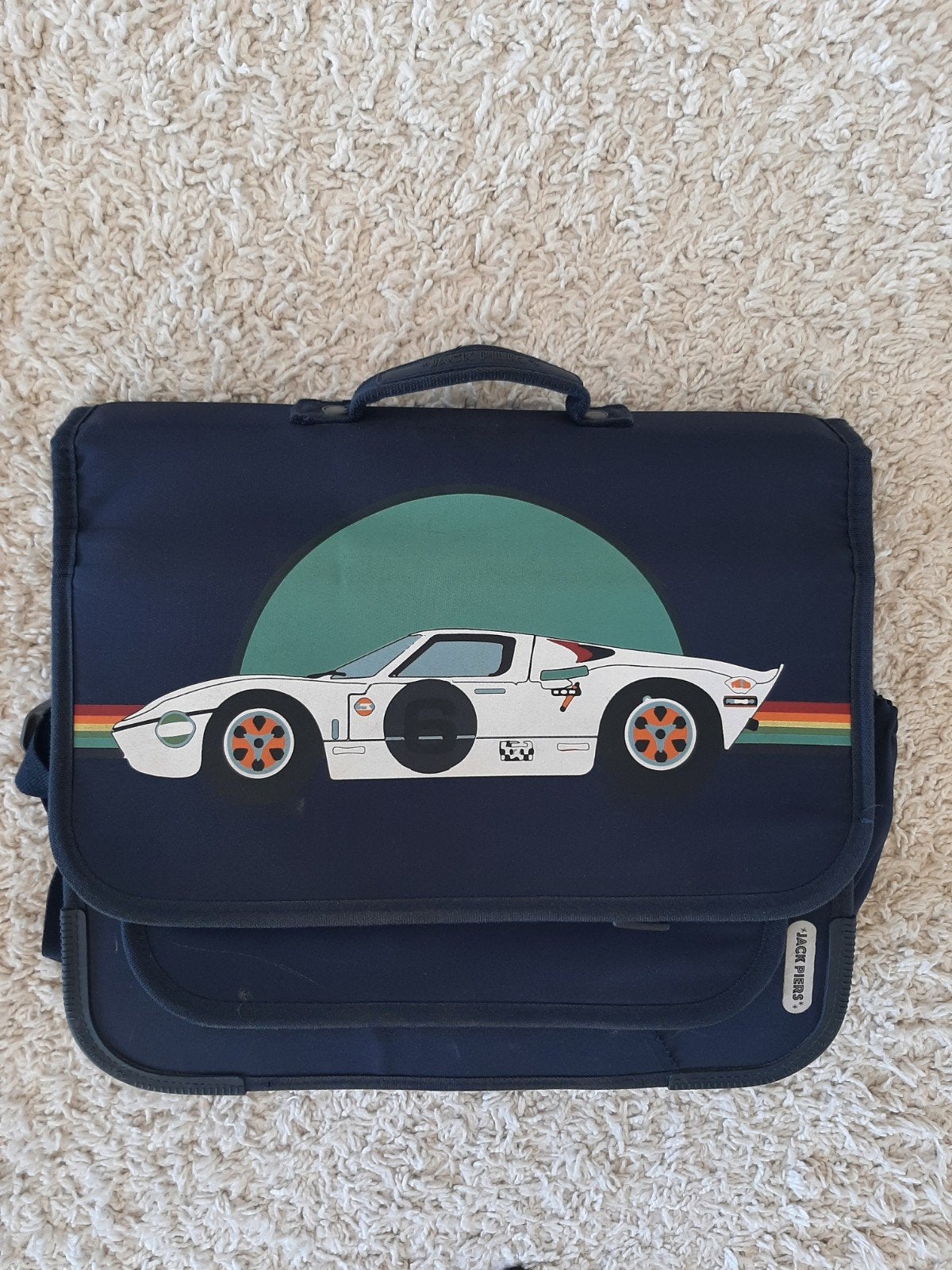 Boekentas raceauto, Ophalen