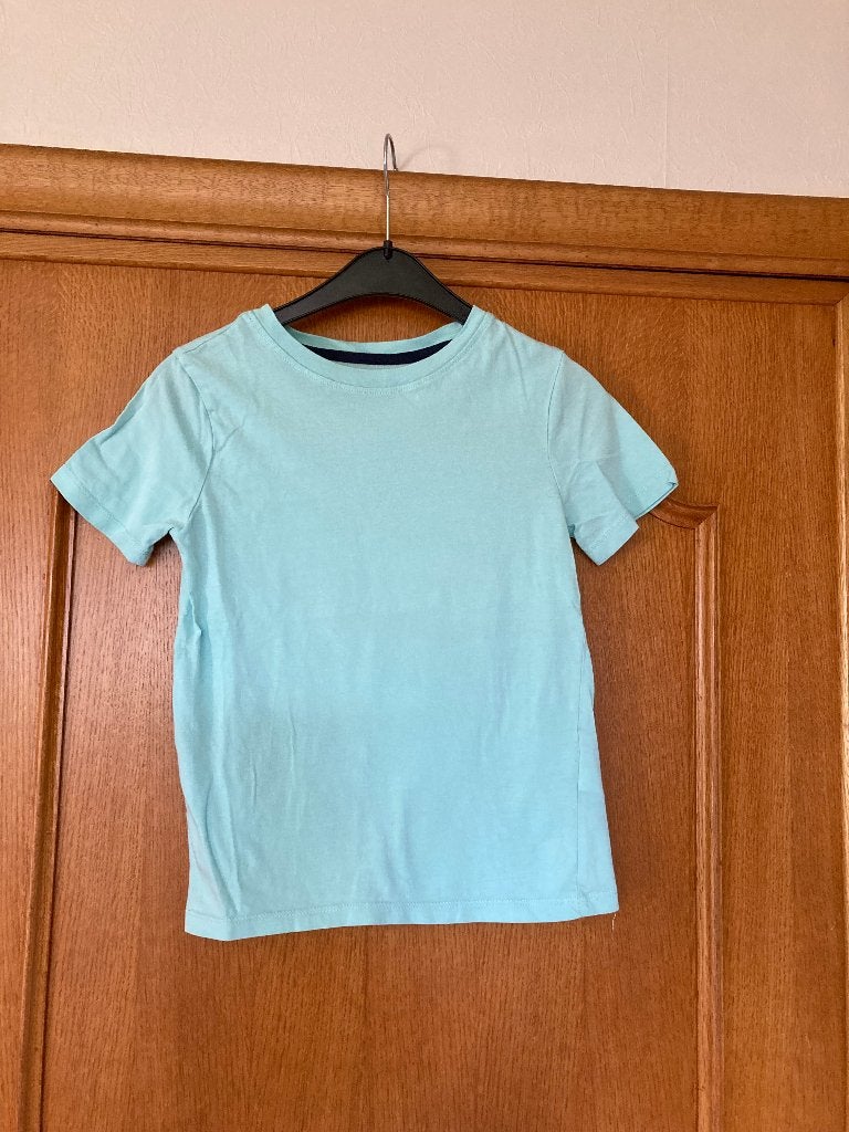 Groen t-shirt, H&M, 122-128, Kinderen en Baby's, Kinderkleding | Maat 122, H&M, Ophalen of Verzenden, Zo goed als nieuw, Shirt of Longsleeve