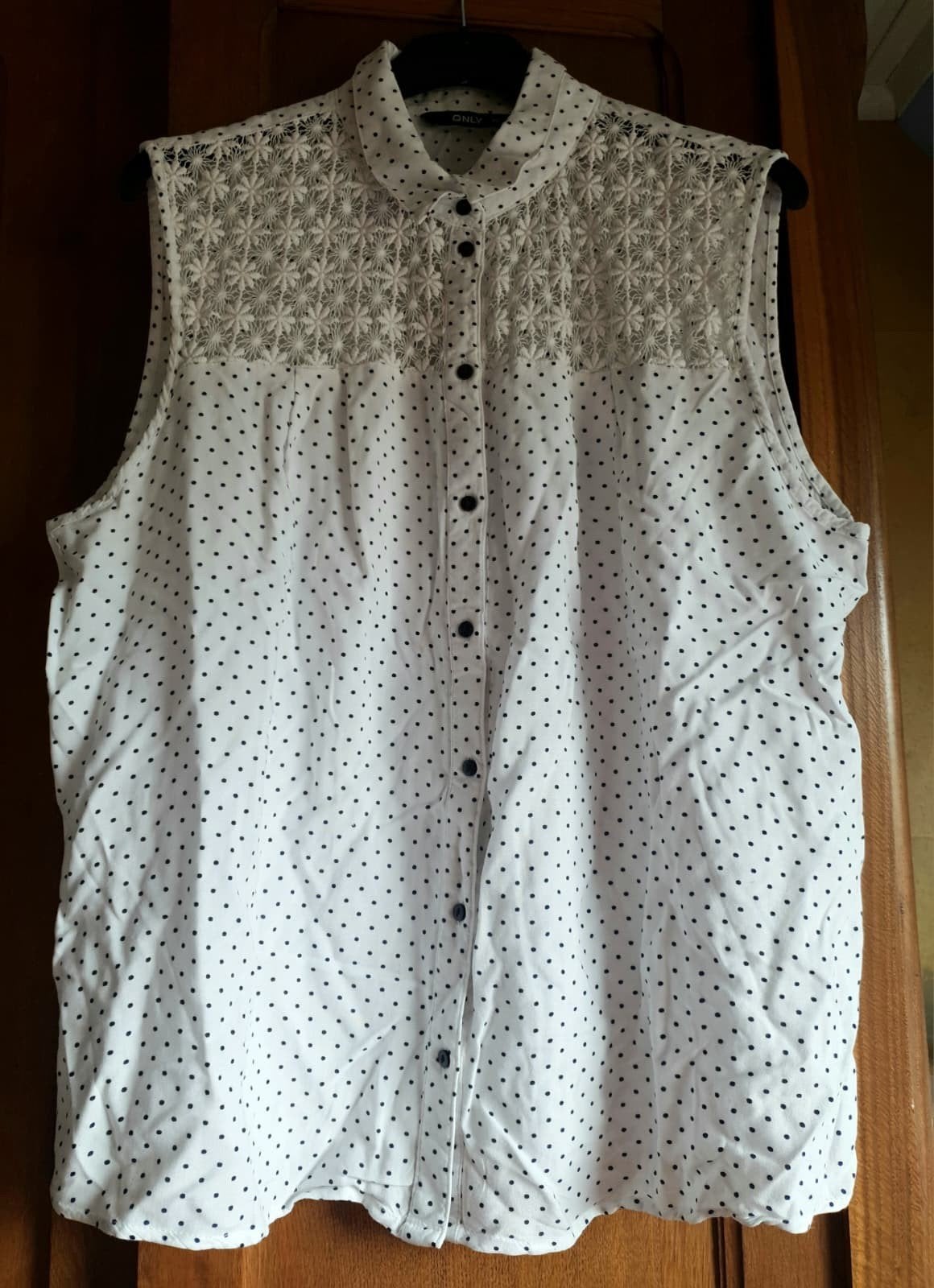Mouwloze blouse ONLY wit met polkadots & kant mt 40, Kleding | Dames, Blouses en Tunieken, Maat 38/40 (M), Only, Wit, Ophalen of Verzenden
