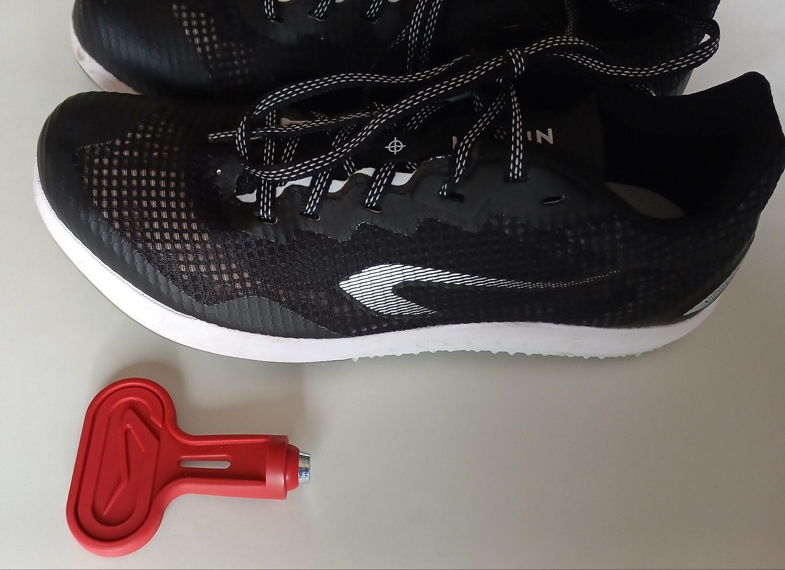 CHAUSSURES D'ATHLETISME - POINTES / SPIKES KIPRUN T38 - TBE, Sports & Fitness, Enlèvement ou Envoi, Comme neuf, Spikes, Autres marques