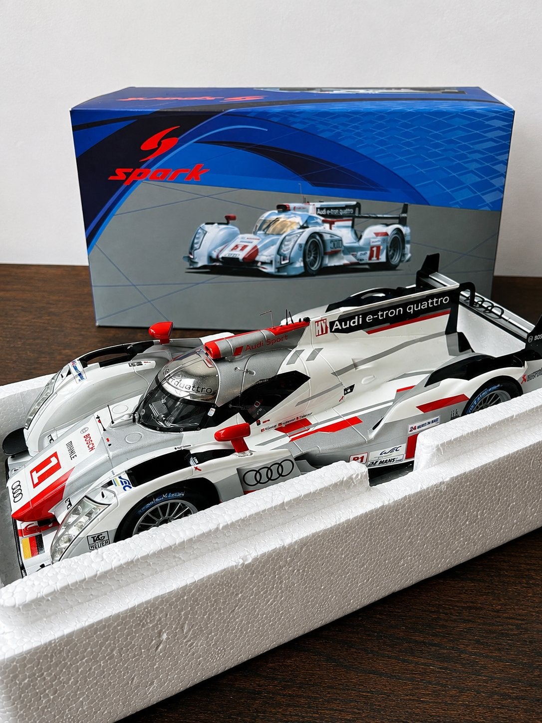 Audi winner 24h mans 2012 1:18 Spark, Envoi, Comme neuf