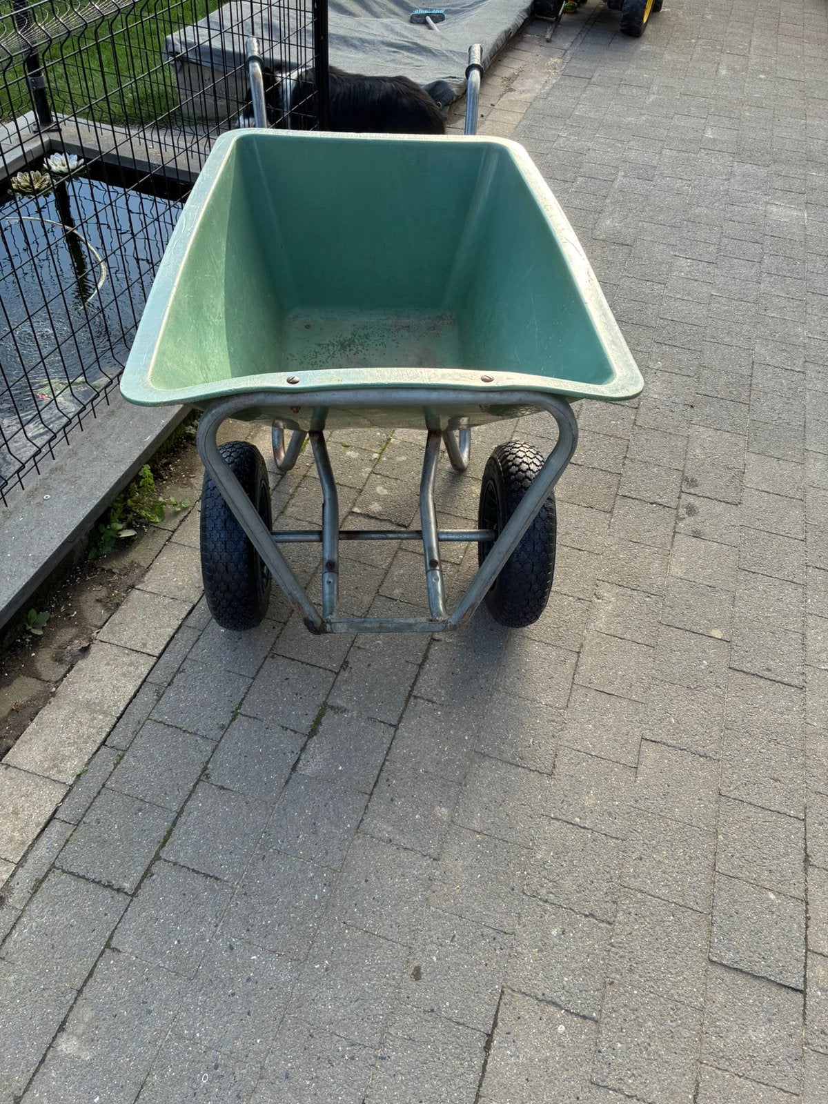 Grootte kruiwagen met twee wielen, Ophalen, Zo goed als nieuw