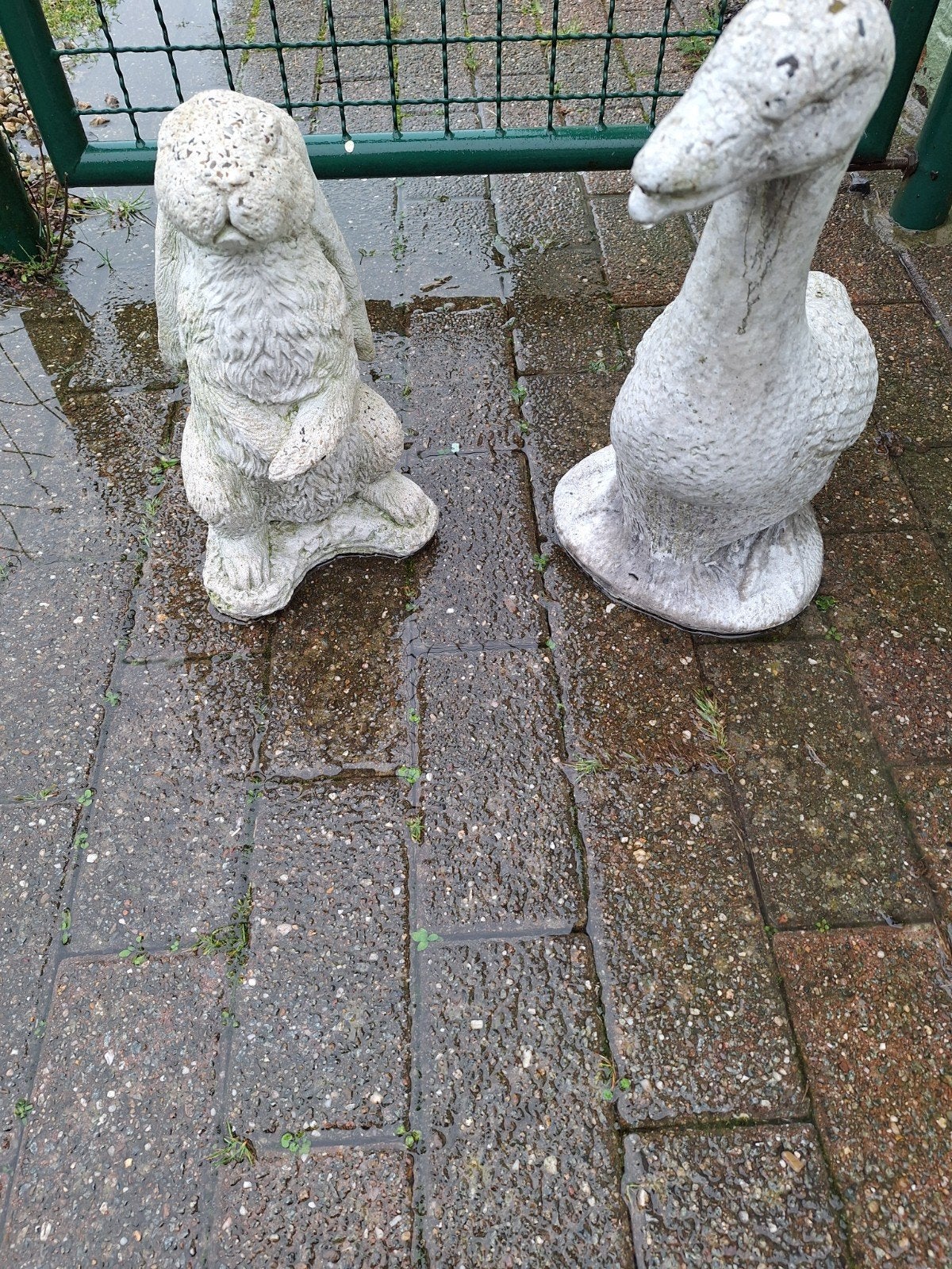 Betonnen konijn.en eend, Ophalen, Beton