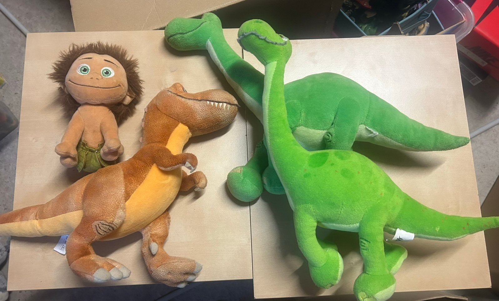 4 knuffels uit Arlo, Enfants & Bébés, Jouets | Peluches, Neuf, Disney, Multicolore, Dinosaure