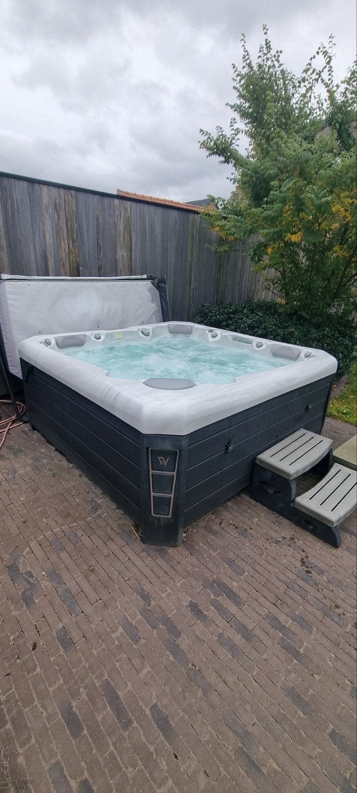 Wellis Palermo jacuzzi – 5 personen, Jardin & Terrasse, Enlèvement, Utilisé, Couverture, Fixé