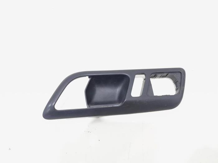 Poignée portière 4portes avant gauche d'un Volkswagen Polo, Autos : Pièces & Accessoires, Volkswagen, -, 3 mois de garantie, Utilisé