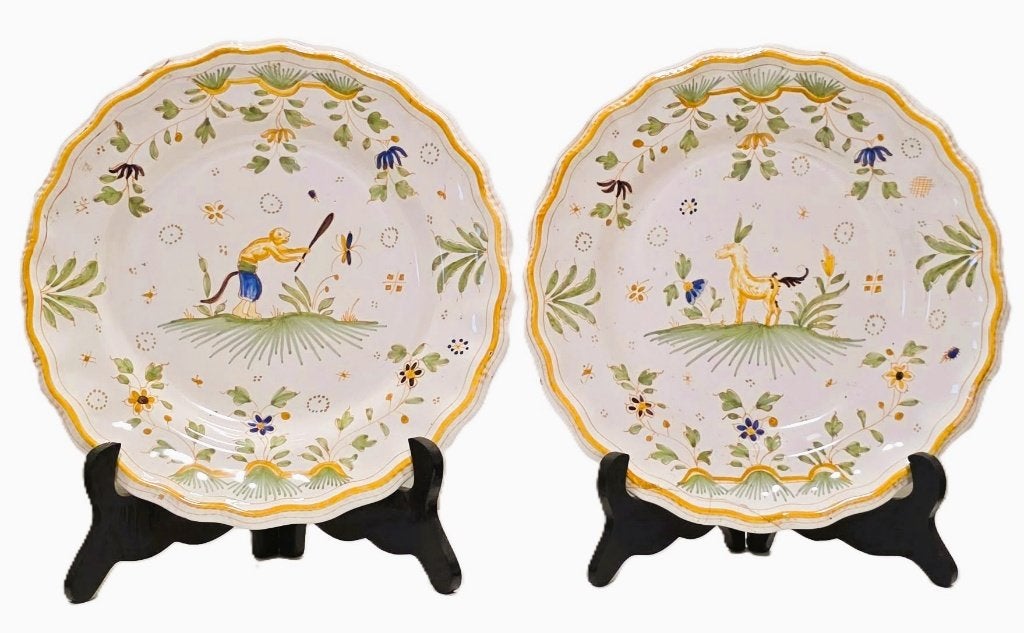 2 antieke borden in keramiek + staanders., Antiek en Kunst, Ophalen of Verzenden