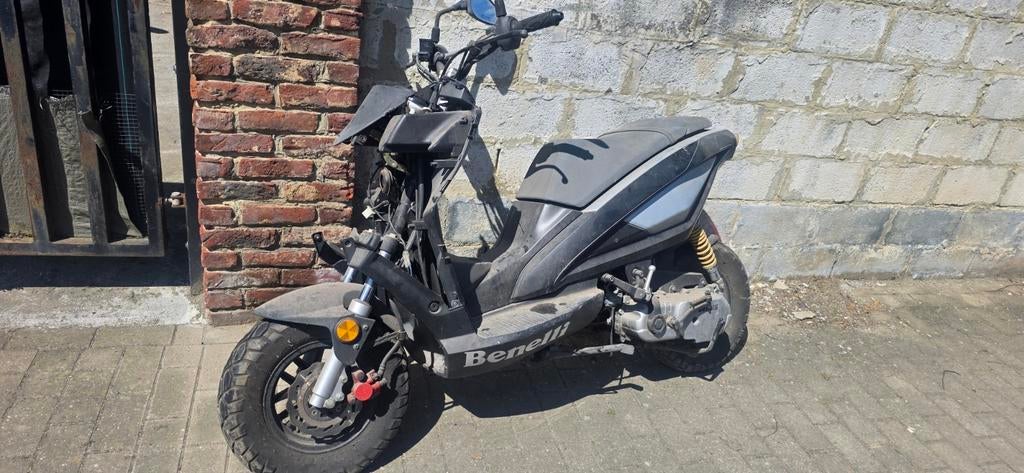 Pièce scooter Benelli, Enlèvement