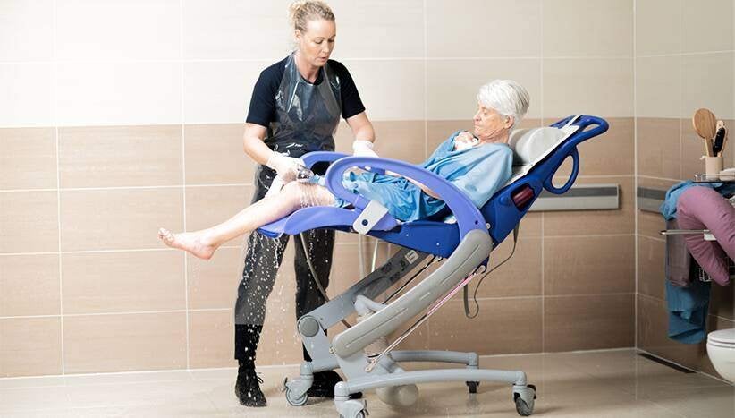 Le fauteuil d'hygiène à fonctions multiples Arjo Carendo, Enlèvement, Utilisé