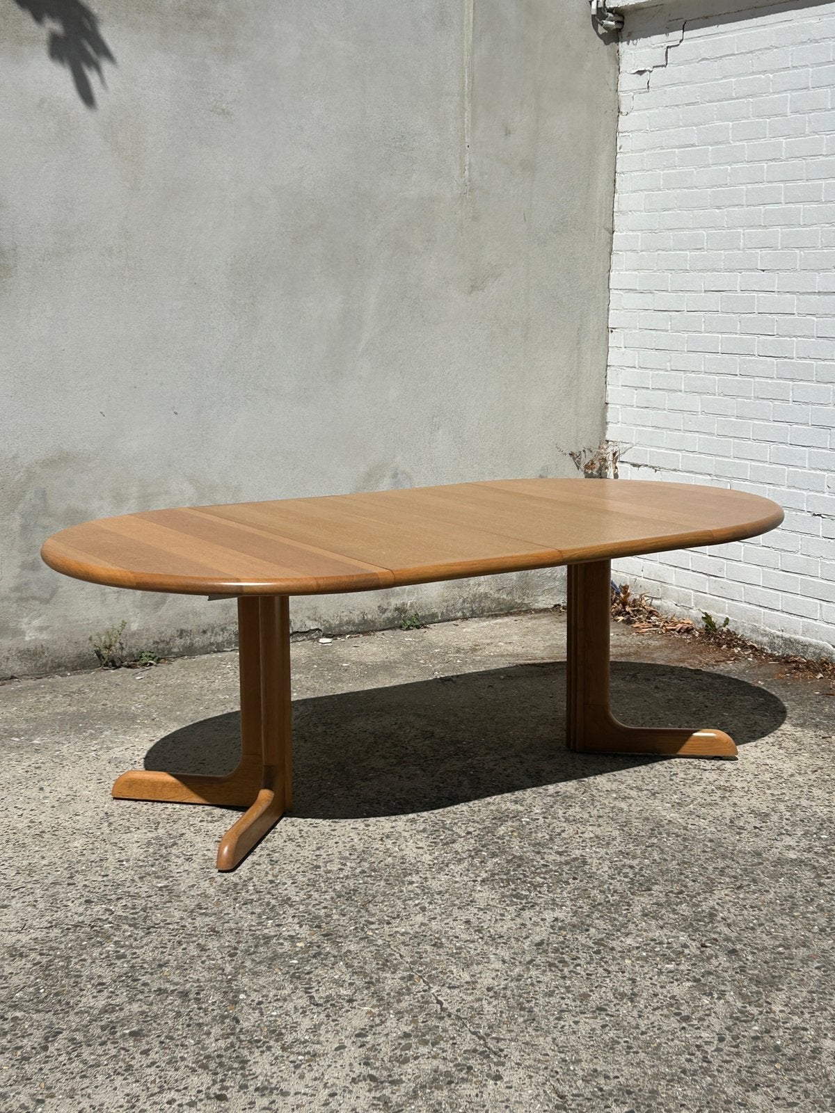 Vintage uitschuifbare eettafel in massief hout – rond/ovaal, Huis en Inrichting, 100 tot 150 cm, Eikenhout, 200 cm of meer, Ophalen of Verzenden