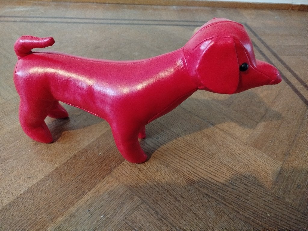 New Chien mannequin en simili rouge, décoration, Neuf, Enlèvement ou Envoi, Rouge, Moderne