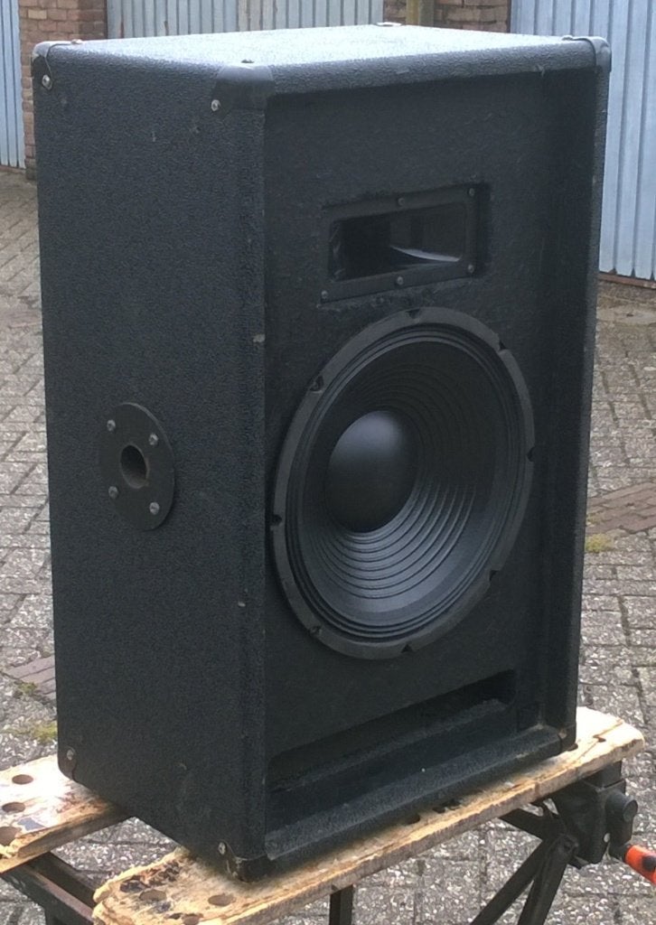Luidsprekers 12 inch 200 Watt en versterker, Audio, Tv en Foto, Luidsprekerboxen, Speakerset, Refurbished, Ophalen of Verzenden
