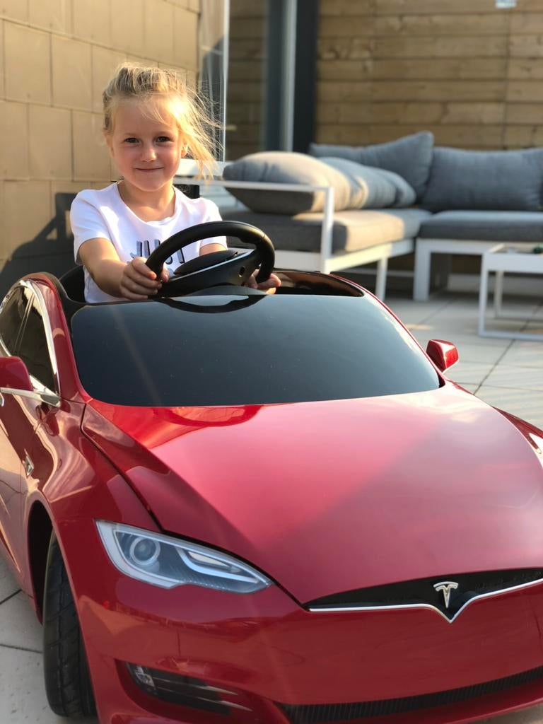 Rode Tesla kinder auto, Kinderen en Baby's, Ophalen, Gebruikt
