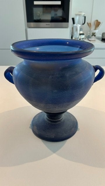 Magnifique vase bleu, Enlèvement