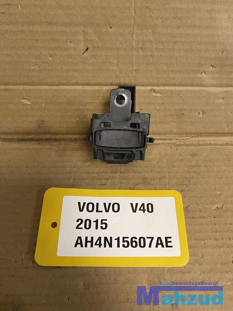 VOLVO V40 Contactblok kaartlezer 2012-2019 AH4N15607AE, Gebruikt, Gunnar Engellaus vag 8
405 31  Gothenburg, SE, Info@volvocars.com