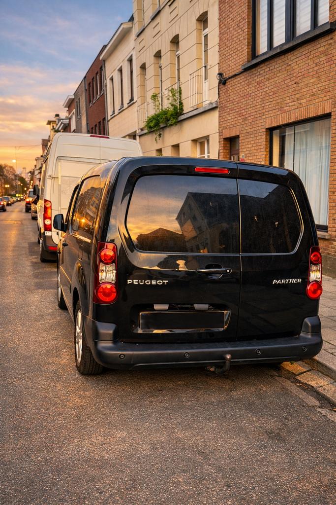 PEUGEOT PARTNER 2018, Auto's, Bestelwagens en Lichte vracht, Particulier, Peugeot, Diesel, Euro 6, 2 deurs, Automaat, Zwart, Zwart