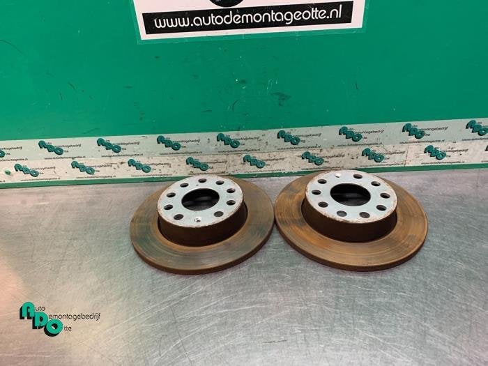 Remschijf voor van een Volkswagen Touran (Touran 03-), Gebruikt, -, Volkswagen, -
