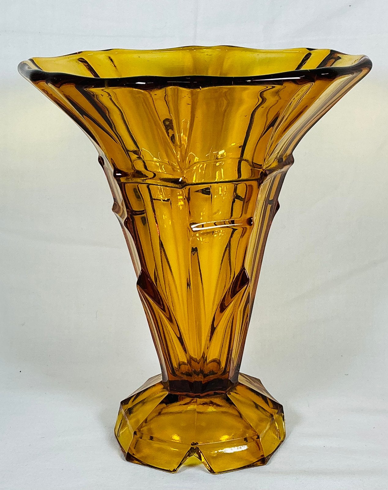 Vase ancien verre ambré au design Art Déco, Tchécoslovaquie, Enlèvement ou Envoi