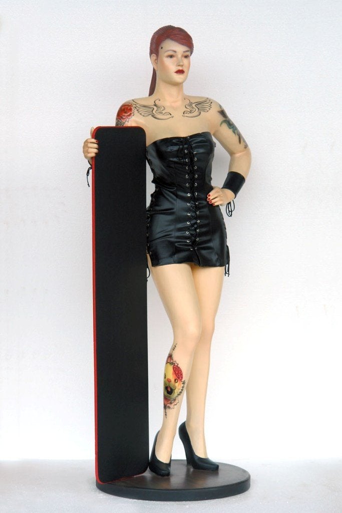 Fille tatouée avec tableau de menu - 179 cm de haut, Enlèvement, Neuf