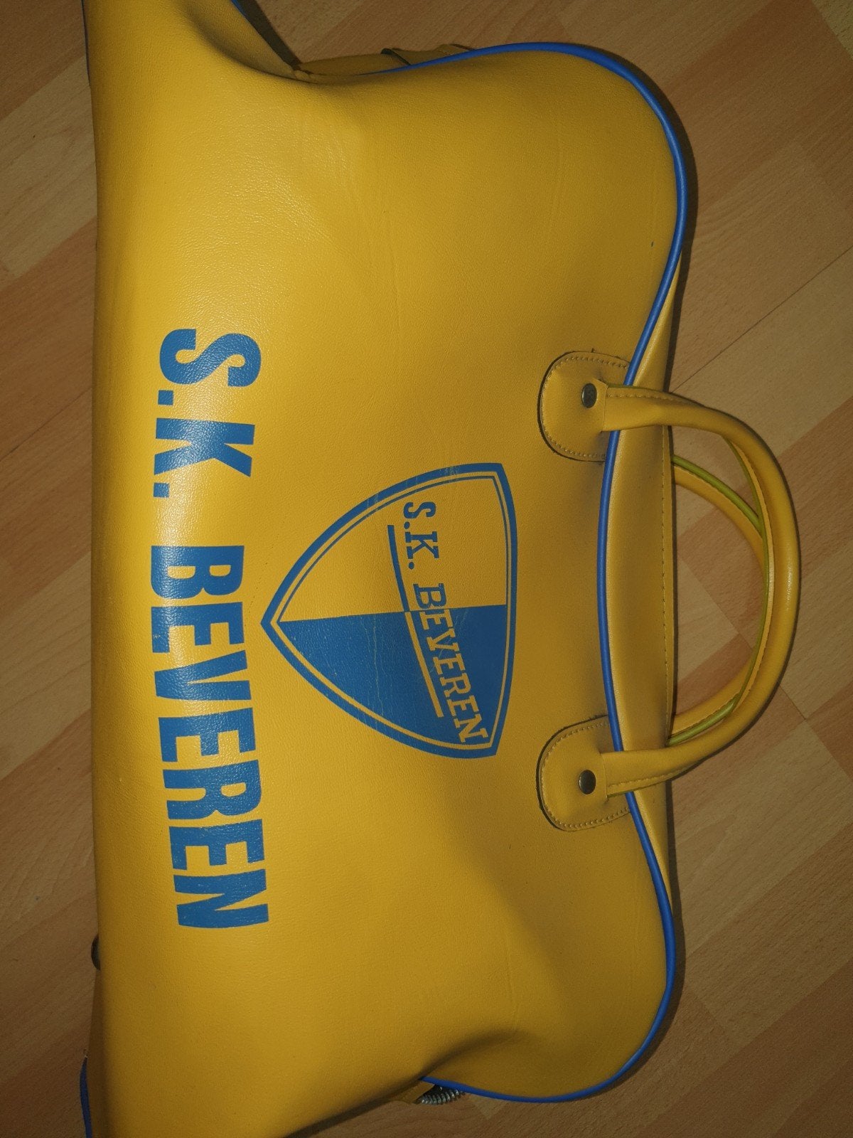 TITEL: Originele vintage SK Beveren sporttas (jaren '60/'70), Caravanes & Camping, Enlèvement ou Envoi, Comme neuf