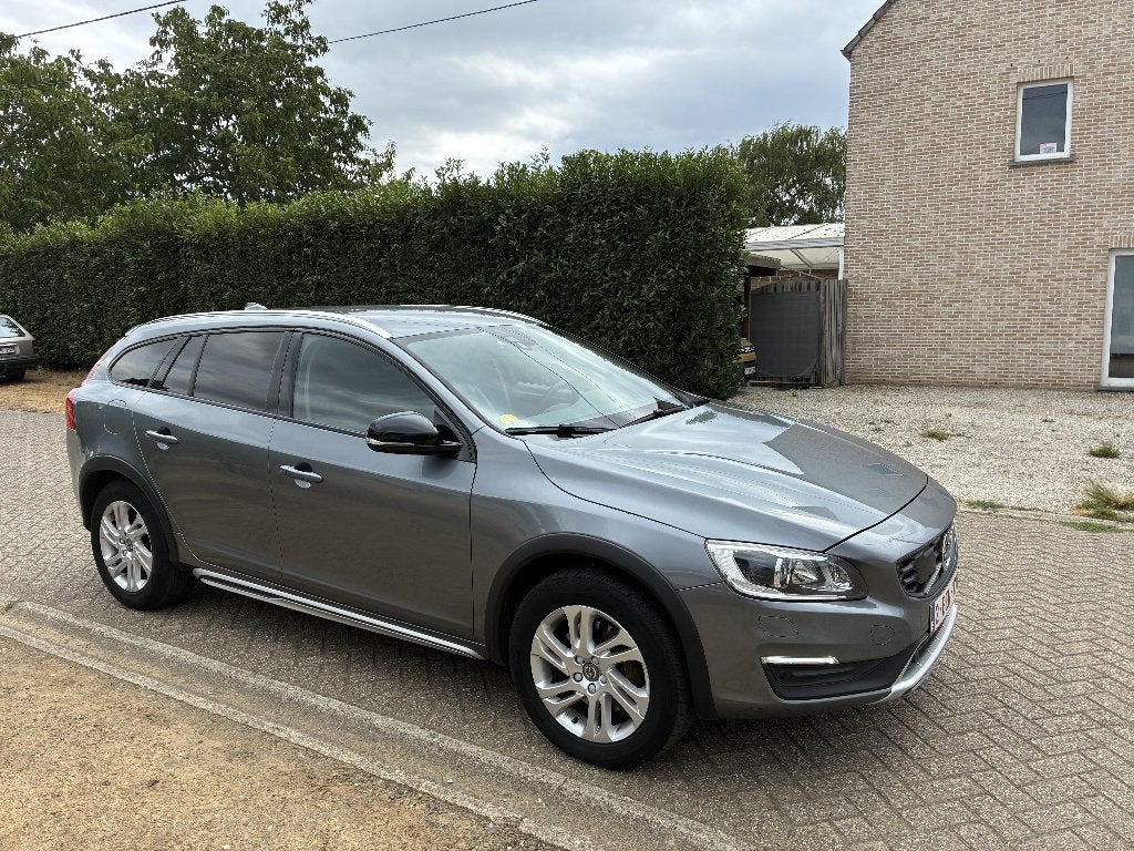 Volvo V60 CrossCountry, Autos, Volvo, Cuir, Argent ou Gris, Boîte manuelle, Entretenue par le concessionnaire