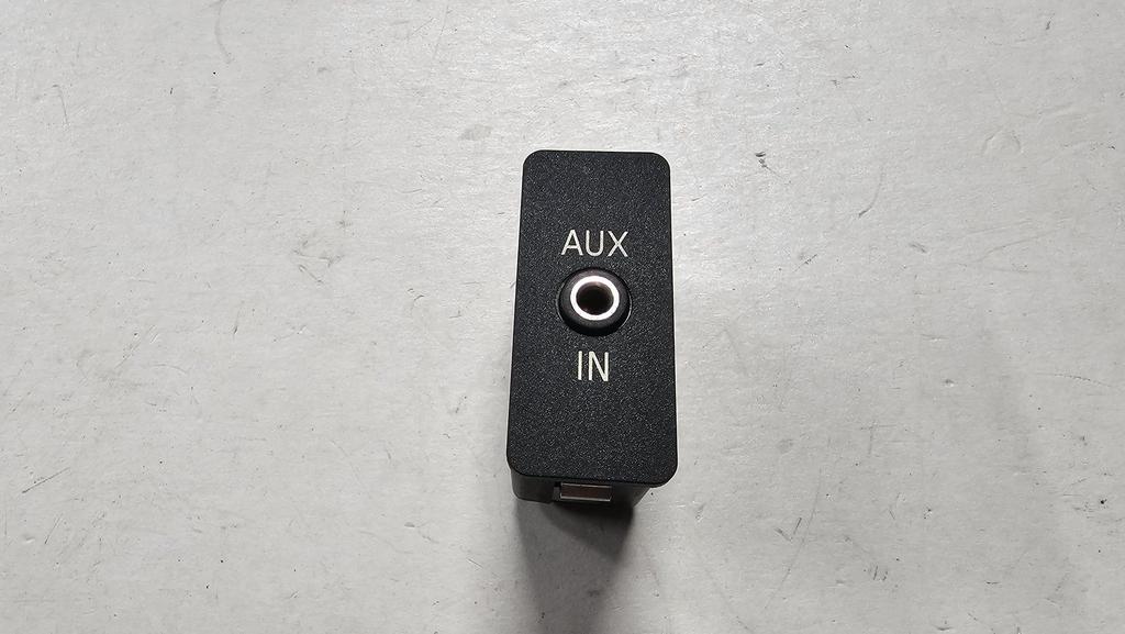 Aux in aansluiting BMW 1 / 3 / 5 / 6 / 7 X 3 X5 Z4 serie E8x, -, Utilisé, -, -