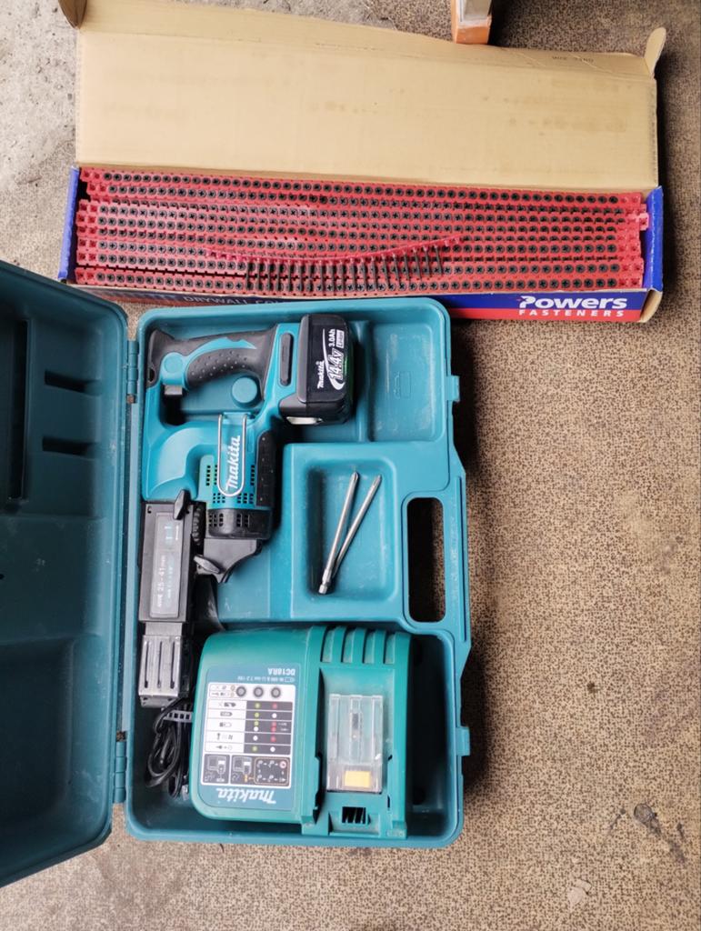 Makita auto feed vijsmachien, Ophalen