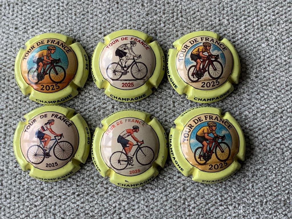 Mooie reeks champagne capsules “Tour de France 2025”, Verzamelen, Complete verzamelingen en Collecties, Ophalen of Verzenden