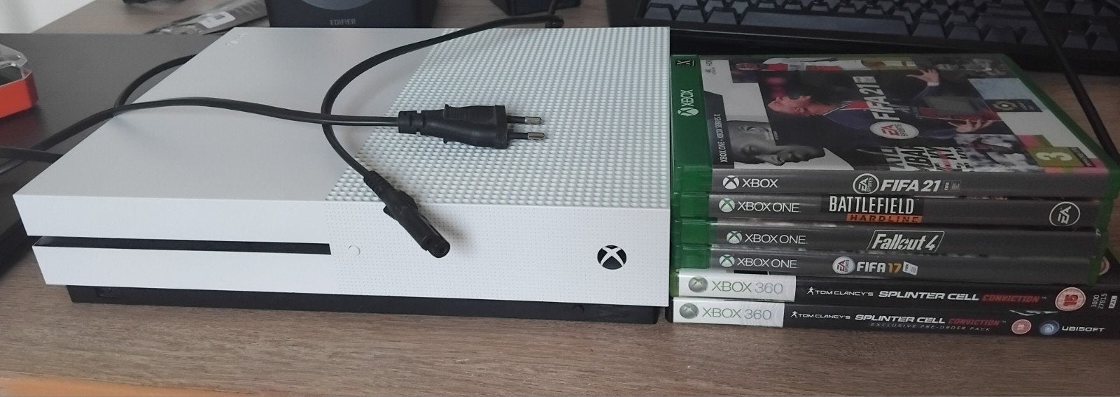 Xbox One S (nieuwe 1 TB HDD) + games, geen controller, Games en Spelcomputers, Games | Xbox One, Gebruikt, Ophalen