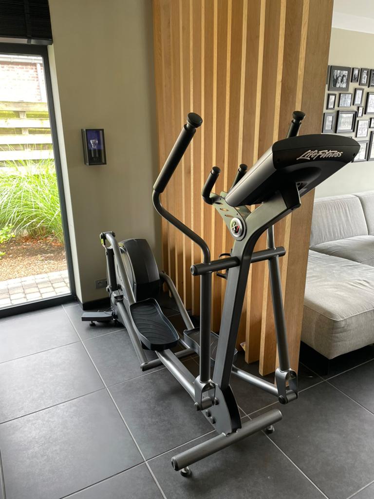 Life fitness crosstrainer, Sport en Fitness, Ophalen, Zo goed als nieuw
