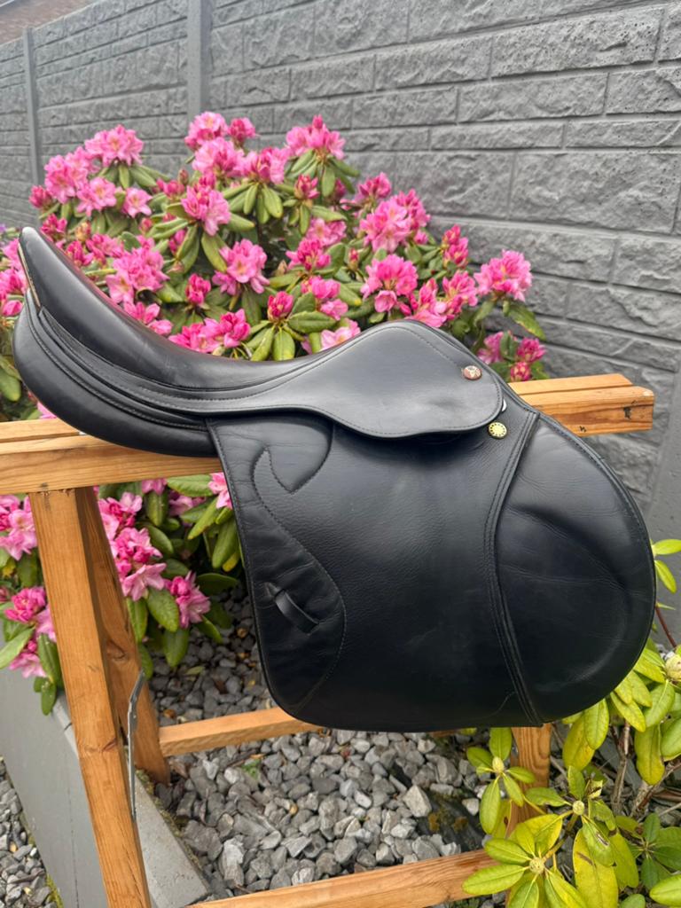Prestige Michel robert springzadel, Dieren en Toebehoren, Paarden en Pony's | Zadels, Ophalen of Verzenden, Zo goed als nieuw