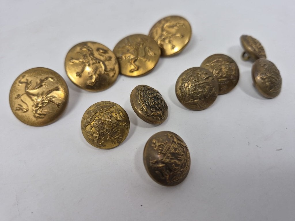 Lot van 11 oude heraldische uniform- en livereiknopen –, Verzamelen, Ophalen