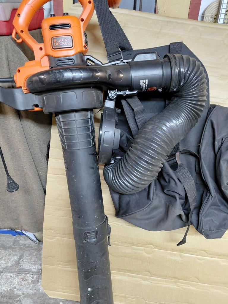 Bladblazer  en zuiger. Black +decker, Ophalen