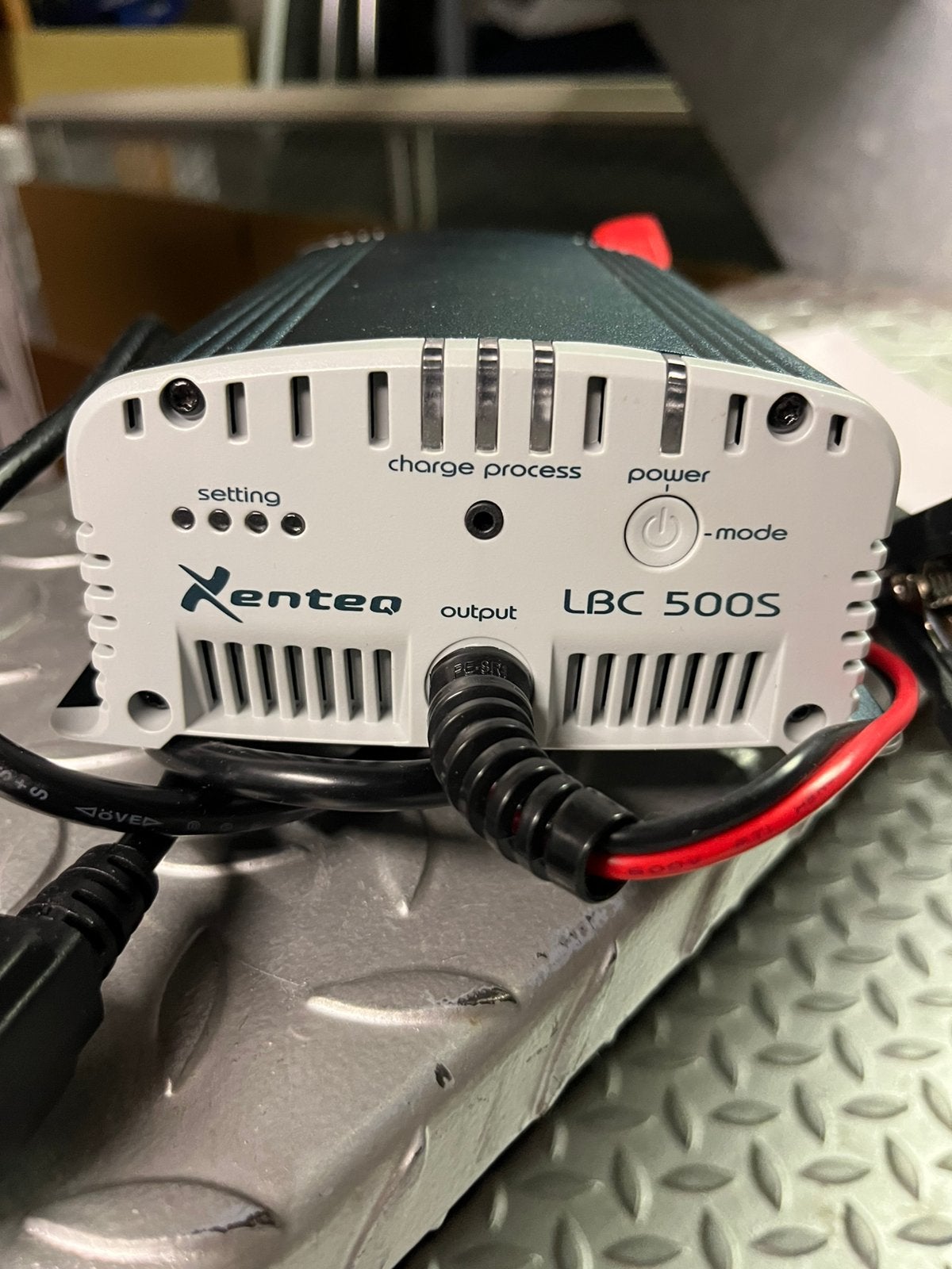 Chargeur de batterie Xenteq LBC série 500S, Enlèvement, Neuf