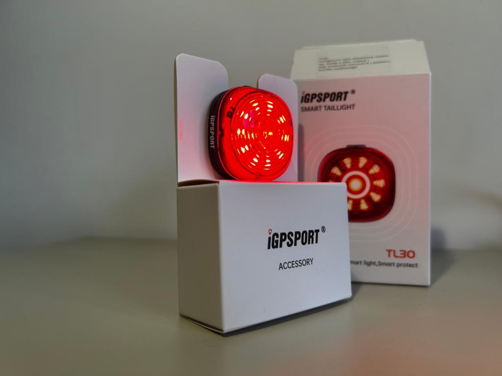 Lampe arrière / éclairage / IGPSport / feu arriere / TL30, Fietsen en Brommers, Fietsaccessoires | Overige Fietsaccessoires, Ophalen of Verzenden